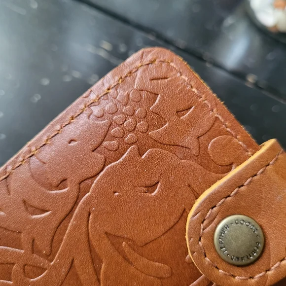 New Portland Leather Company Small Wallet Snap Zipper Tooled Medium Brown - Picture 4 of 9